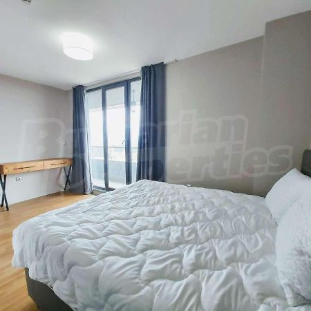 Private Apartment In Aparthotel Cornelia ราซล็อก ภายนอก รูปภาพ
